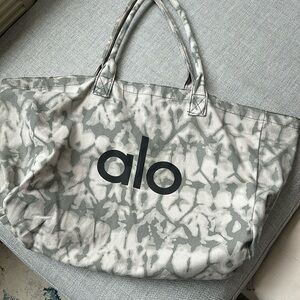 Alo yoga bag